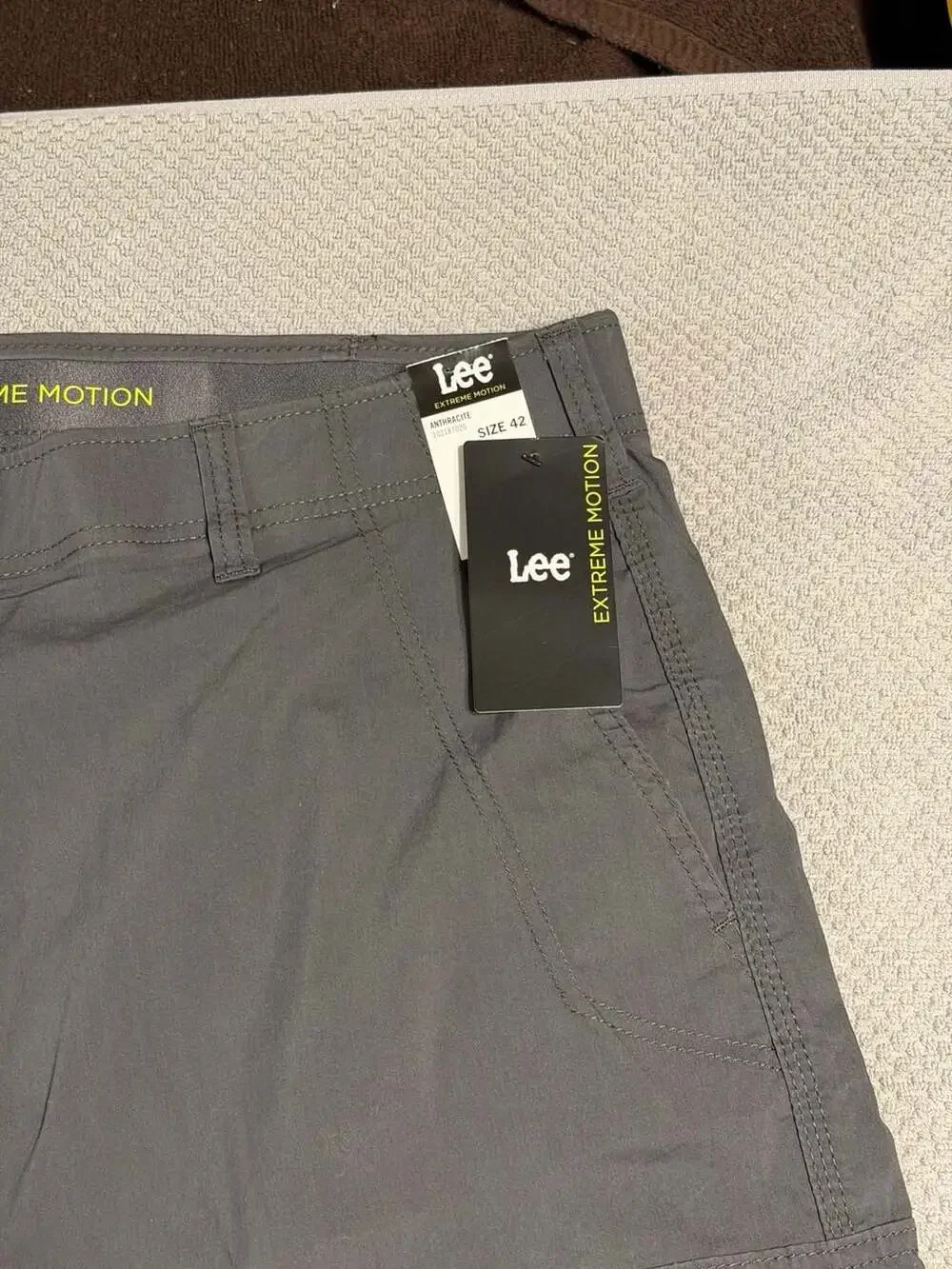 Lee Men's Extreme Motion Cargo Shorts in Anthracite, Size 42